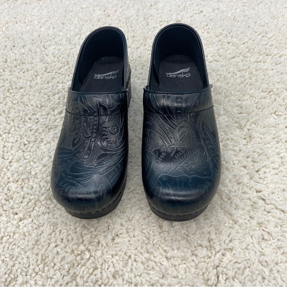 Dansko Women’s Embossed Clogs Mules Black Size 38 - Picture 1 of 9